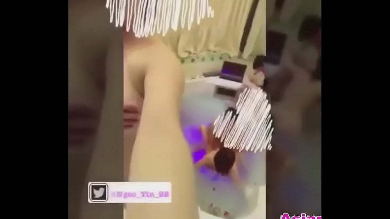 Pool Party Nauwi Sa Group Sex